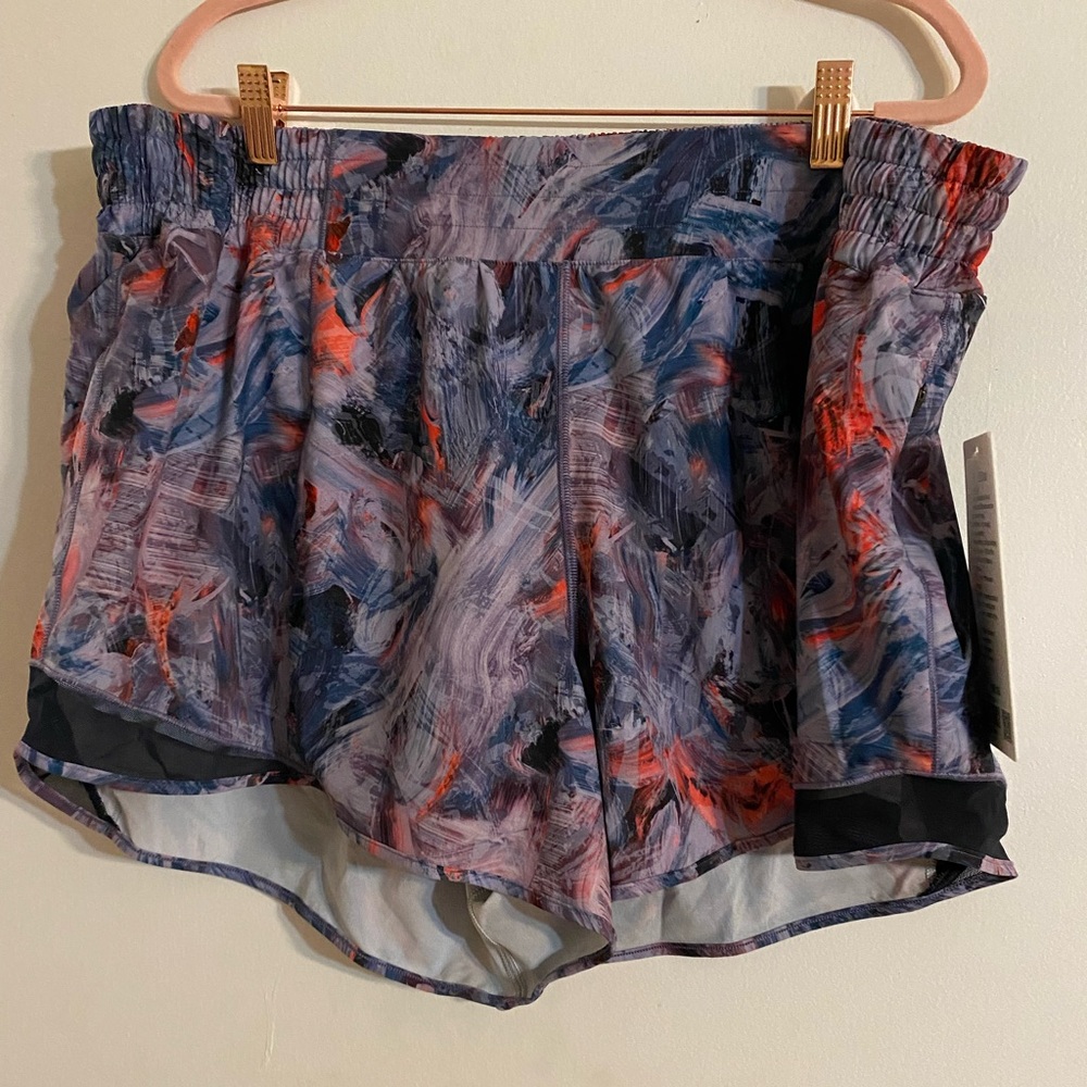 Lululemon Hotty Hot HR Shorts in fun print
